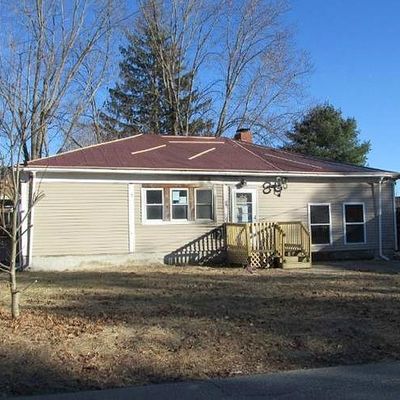 11 Vining St, Lisbon Falls, ME 04252