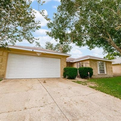 1122 Woodbridge Ave, Pearland, TX 77584