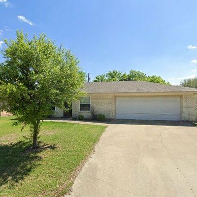 104 Southmanor Ct, Sanger, TX 76266