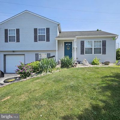 105 E Brookfield Dr, Lebanon, PA 17046