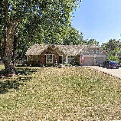 12851 Pembroke Cir, Leawood, KS 66209