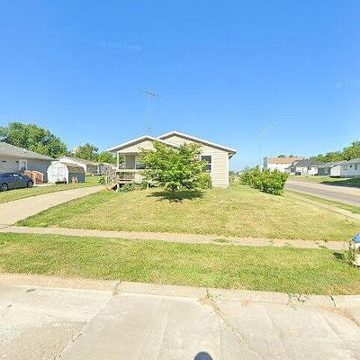 135 Prairie St, Pella, IA 50219