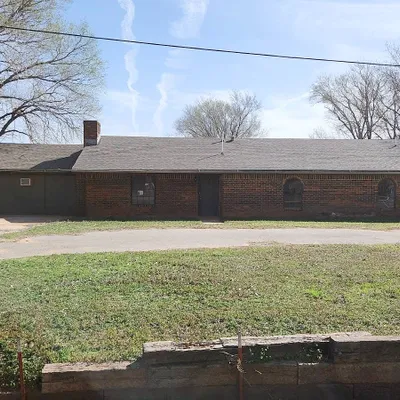 208 S 3 Rd St, Sayre, OK 73662