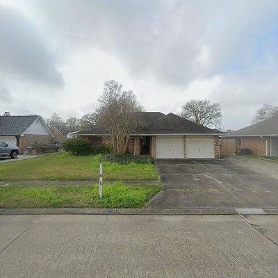 211 Lancaster Dr, Houma, LA 70360