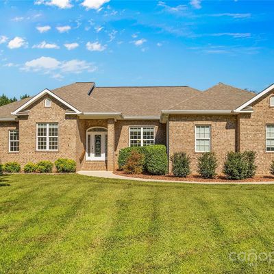 2427 Falcon Ln, Statesville, NC 28625