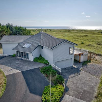 21705 Pacific Way, Ocean Park, WA 98640