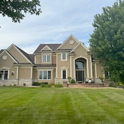 2180 Coachmen Ct, Delafield, WI 53018