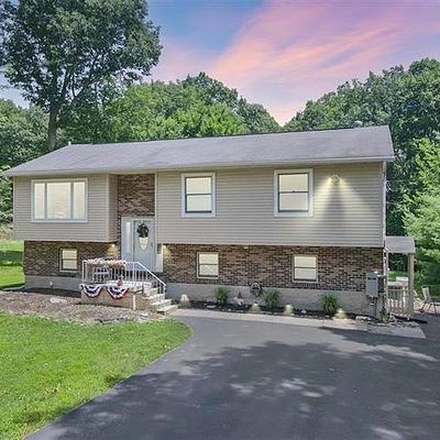 22 Lenape Dr, East Stroudsburg, PA 18302