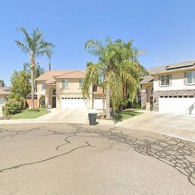 2200 S Conyer Ct, Visalia, CA 93277