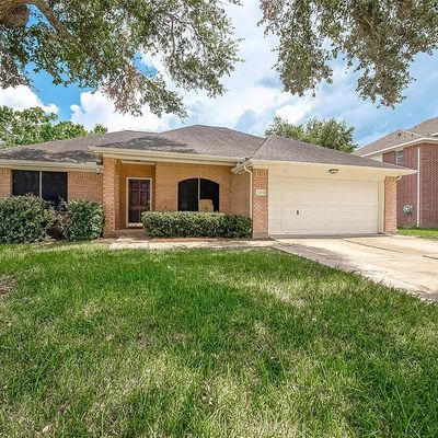 2205 Manchester Ln, Pearland, TX 77581