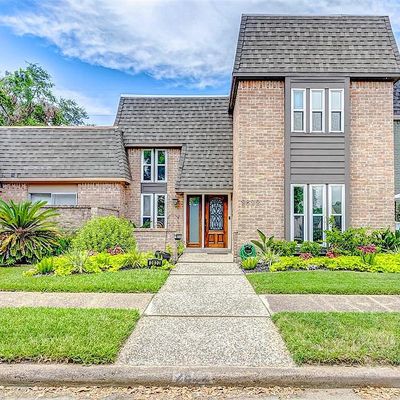 2822 Country Club Dr, Pearland, TX 77581