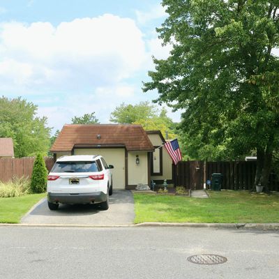 29 Blue Jay Ct, Howell, NJ 07731