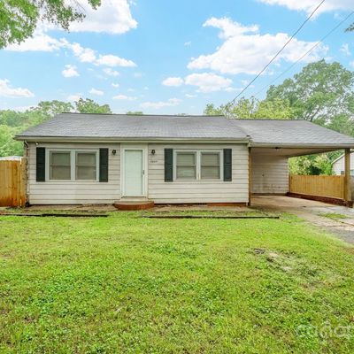 2509 1 St St, Statesville, NC 28677