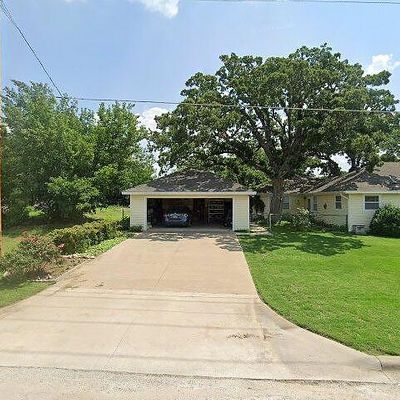 301 E Cedar St, Nocona, TX 76255