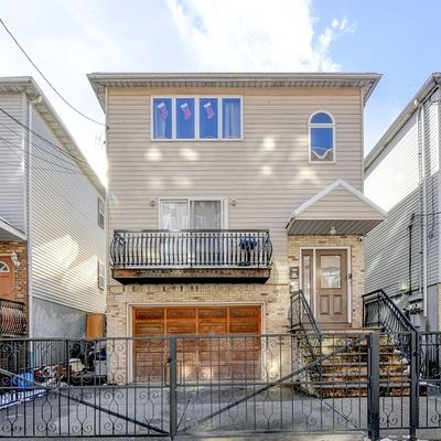 37 Lexington St, Newark, NJ 07105