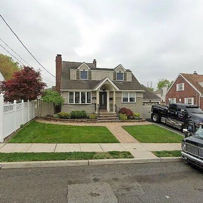 386 Roosevelt Ave, Lyndhurst, NJ 07071