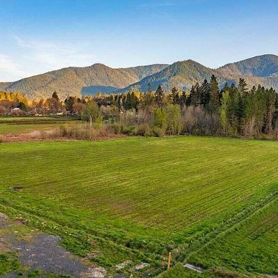 4784 Fish Hatchery Rd, Grants Pass, OR 97527