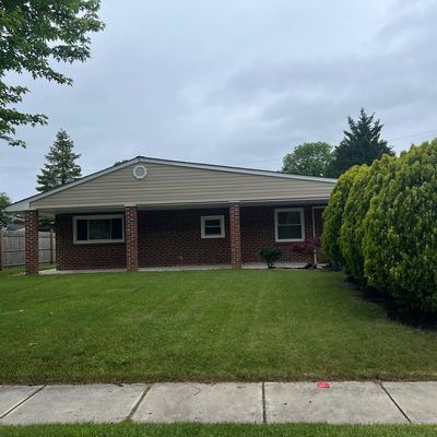 61 Yellowood Dr, Levittown, PA 19057