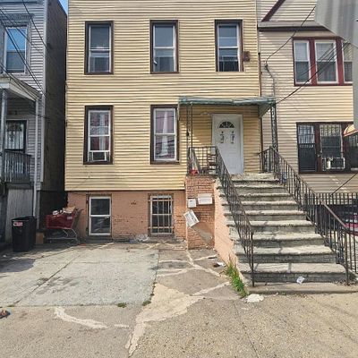 63 Bayview Ave, Jersey City, NJ 07305