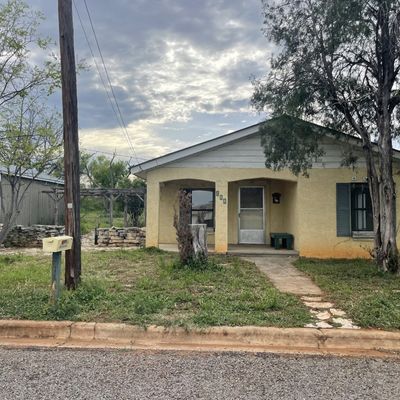 705 Flag St, Llano, TX 78643