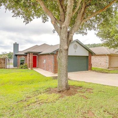 708 Stribling Cir, Azle, TX 76020