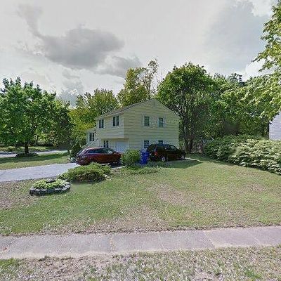 82 Dartmouth Dr, East Hartford, CT 06108