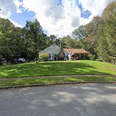 1 Woodland Ave, Cream Ridge, NJ 08514