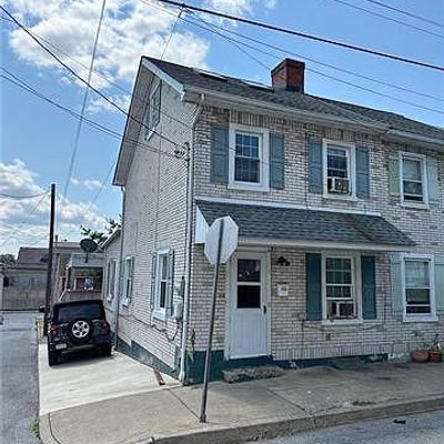 1006 Railroad St, Catasauqua, PA 18032