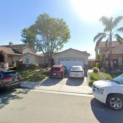 101 Charlie Dr, Hollister, CA 95023