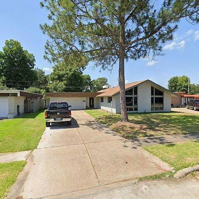 1011 Twin Falls Rd, Houston, TX 77088