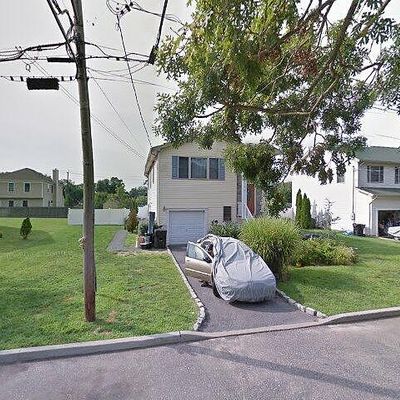 102 Herbert St, Islip, NY 11751