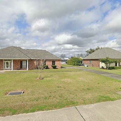 102 Ursula St, Raceland, LA 70394