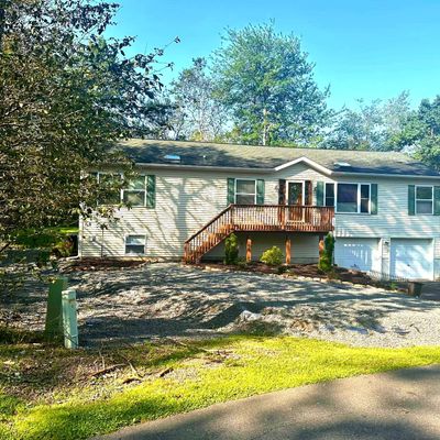 104 Black Bear Ln, Tobyhanna, PA 18466