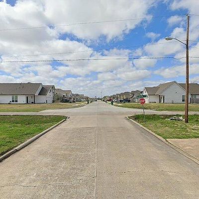 104 Austin St, Angleton, TX 77515