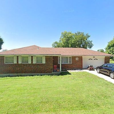 104 N June St, Dearborn, MO 64439