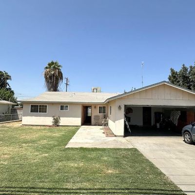 1045 N Farmersville Blvd, Farmersville, CA 93223