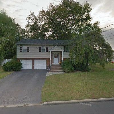 1054 N Fulton Ave, Lindenhurst, NY 11757