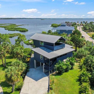 10701 Pine Island Dr, Weeki Wachee, FL 34607