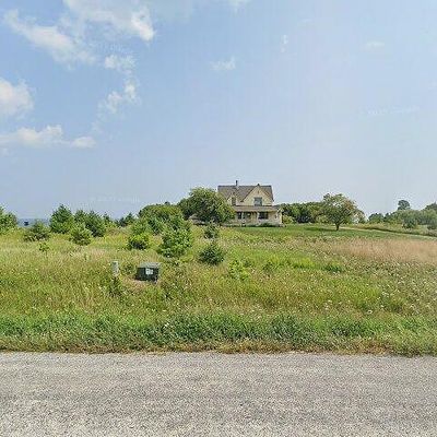 N2528 Lakeshore Rd, Kewaunee, WI 54216