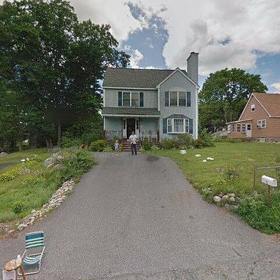 115 Acropolis Rd, Lowell, MA 01854