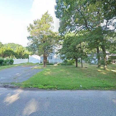 118 Floyd Rd, Shirley, NY 11967