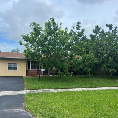 12044 Dolphin Dr, Palm Beach Gardens, FL 33410