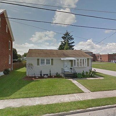 121 N Berlin Ave, New Oxford, PA 17350