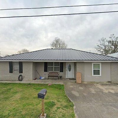 121 N Oak St, Lockport, LA 70374