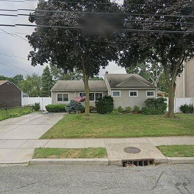 125 Ontario Ave, Massapequa, NY 11758