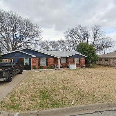 108 Nw Jayellen Ave, Burleson, TX 76028