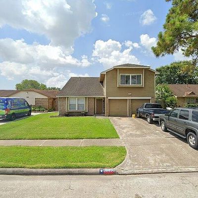 10830 Mesquite Dr, La Porte, TX 77571