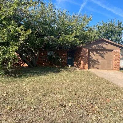 109 Mary Dr, Elk City, OK 73644