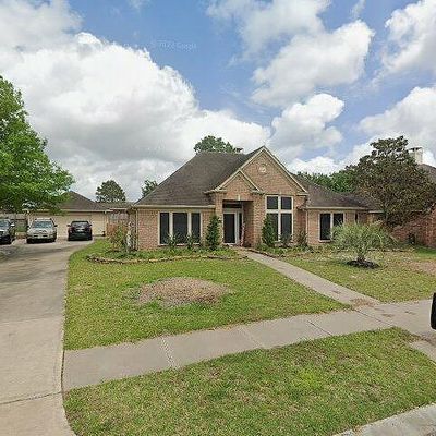 109 Smokey Lake Ln, Dickinson, TX 77539