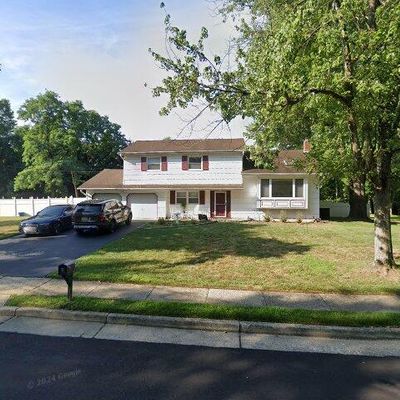 11 Sandburg Dr, Morganville, NJ 07751